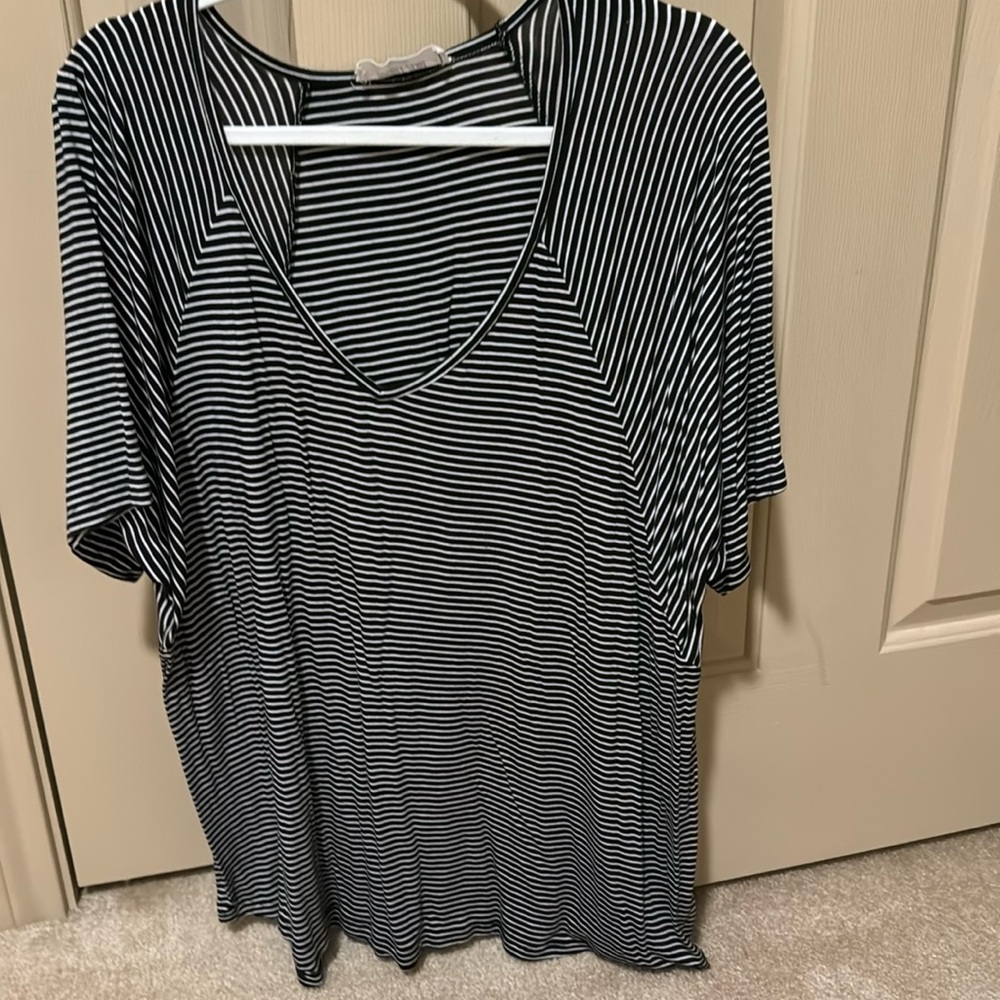 Double Zero Black and White Stripe T-Shirt Size L